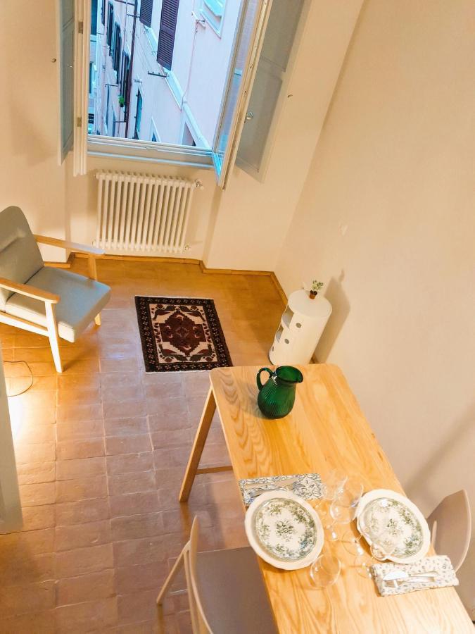 Maisonette Al Colosseo Rome Bagian luar foto