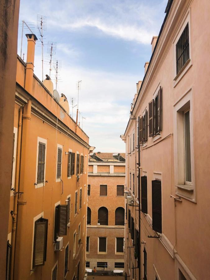 Maisonette Al Colosseo Rome Bagian luar foto