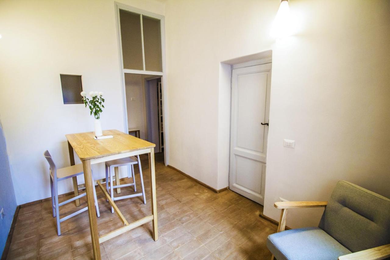 Maisonette Al Colosseo Rome Bagian luar foto