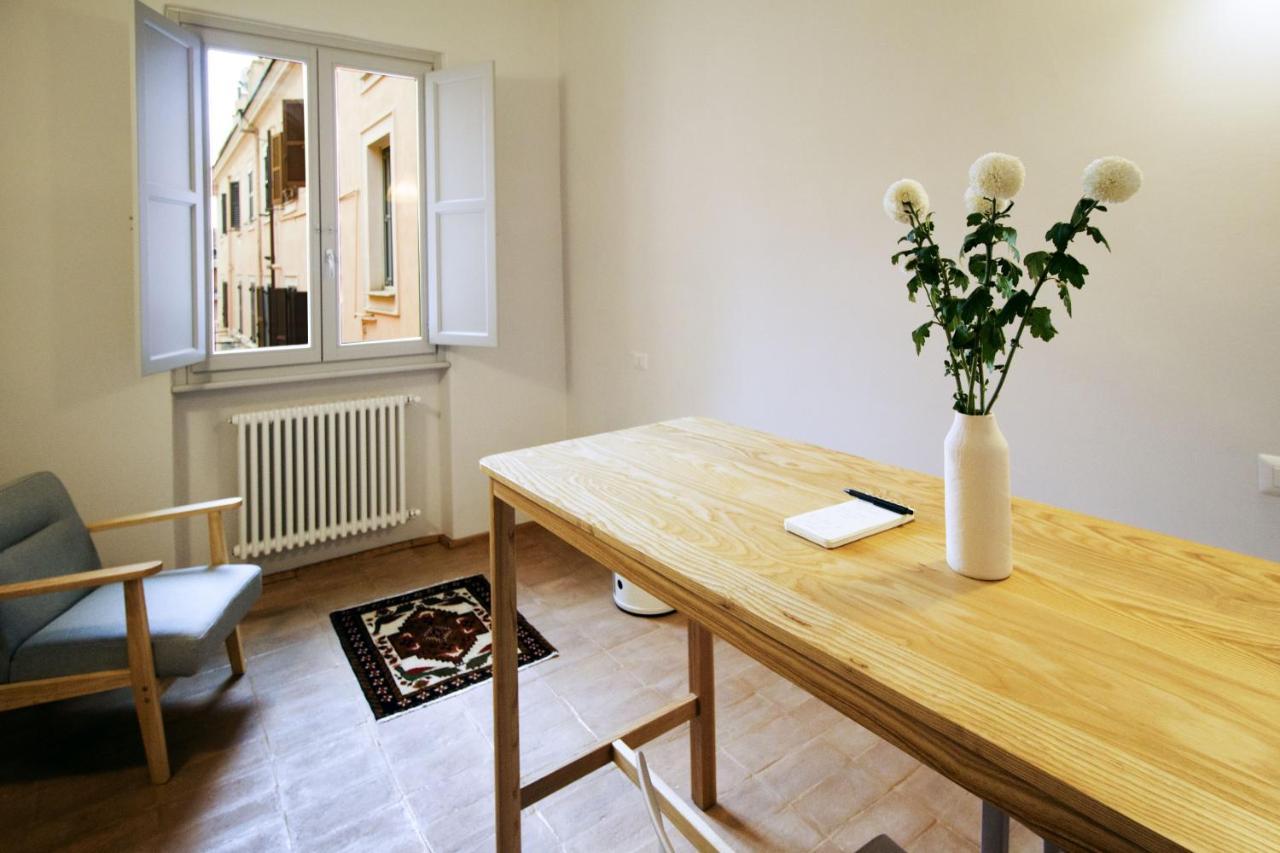 Maisonette Al Colosseo Rome Bagian luar foto