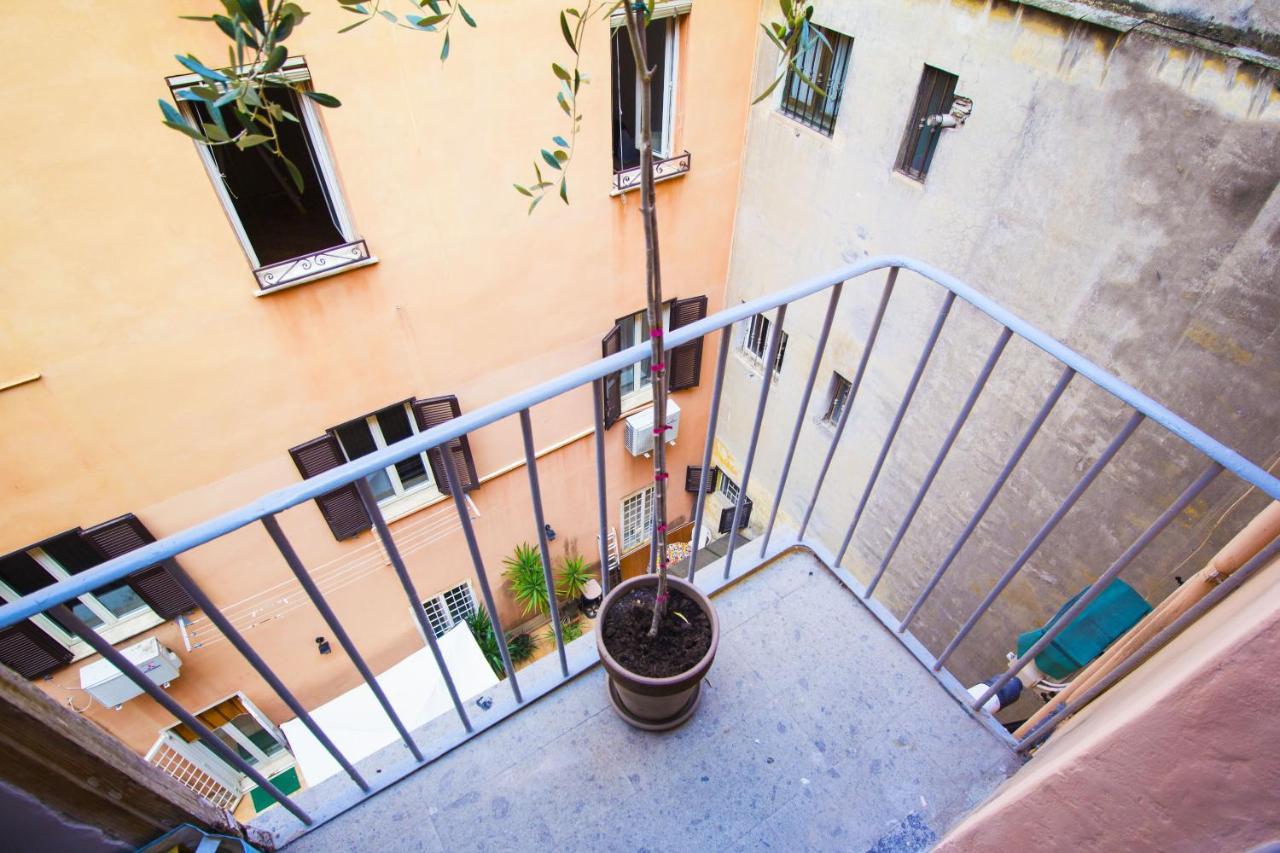 Maisonette Al Colosseo Rome Bagian luar foto