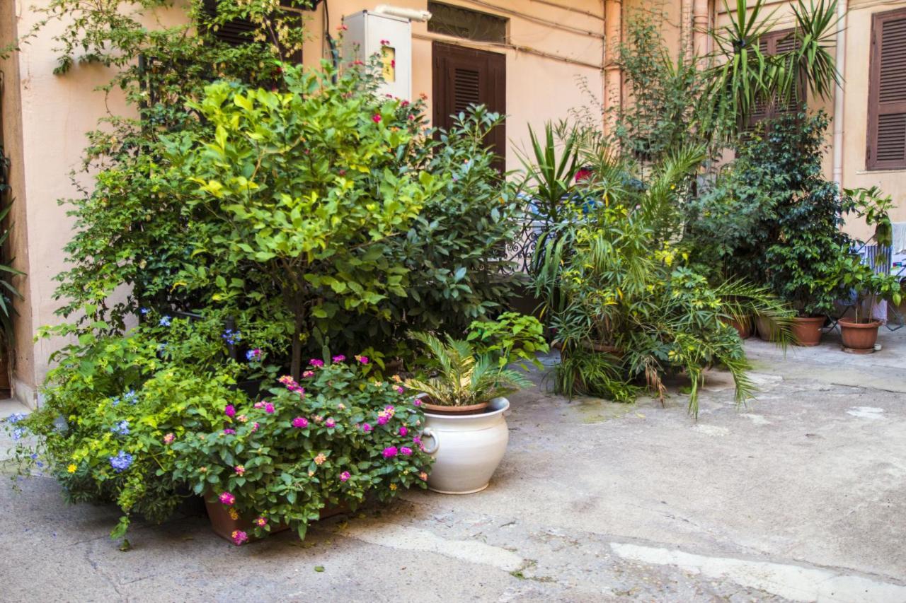 Maisonette Al Colosseo Rome Bagian luar foto