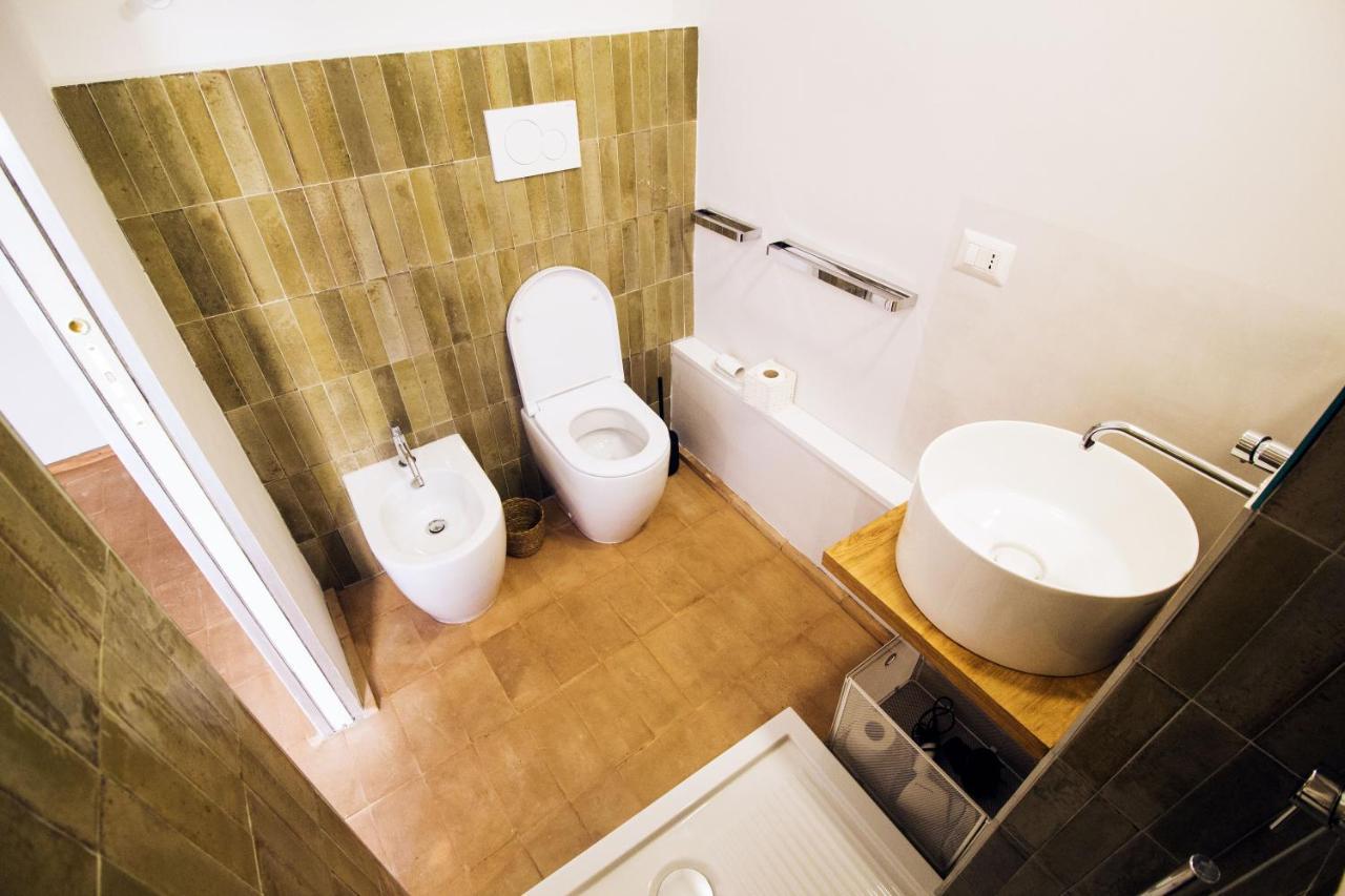 Maisonette Al Colosseo Rome Bagian luar foto