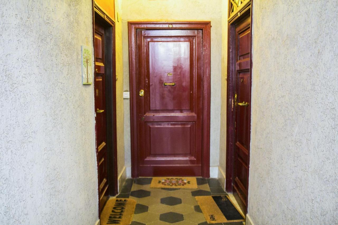 Maisonette Al Colosseo Rome Bagian luar foto
